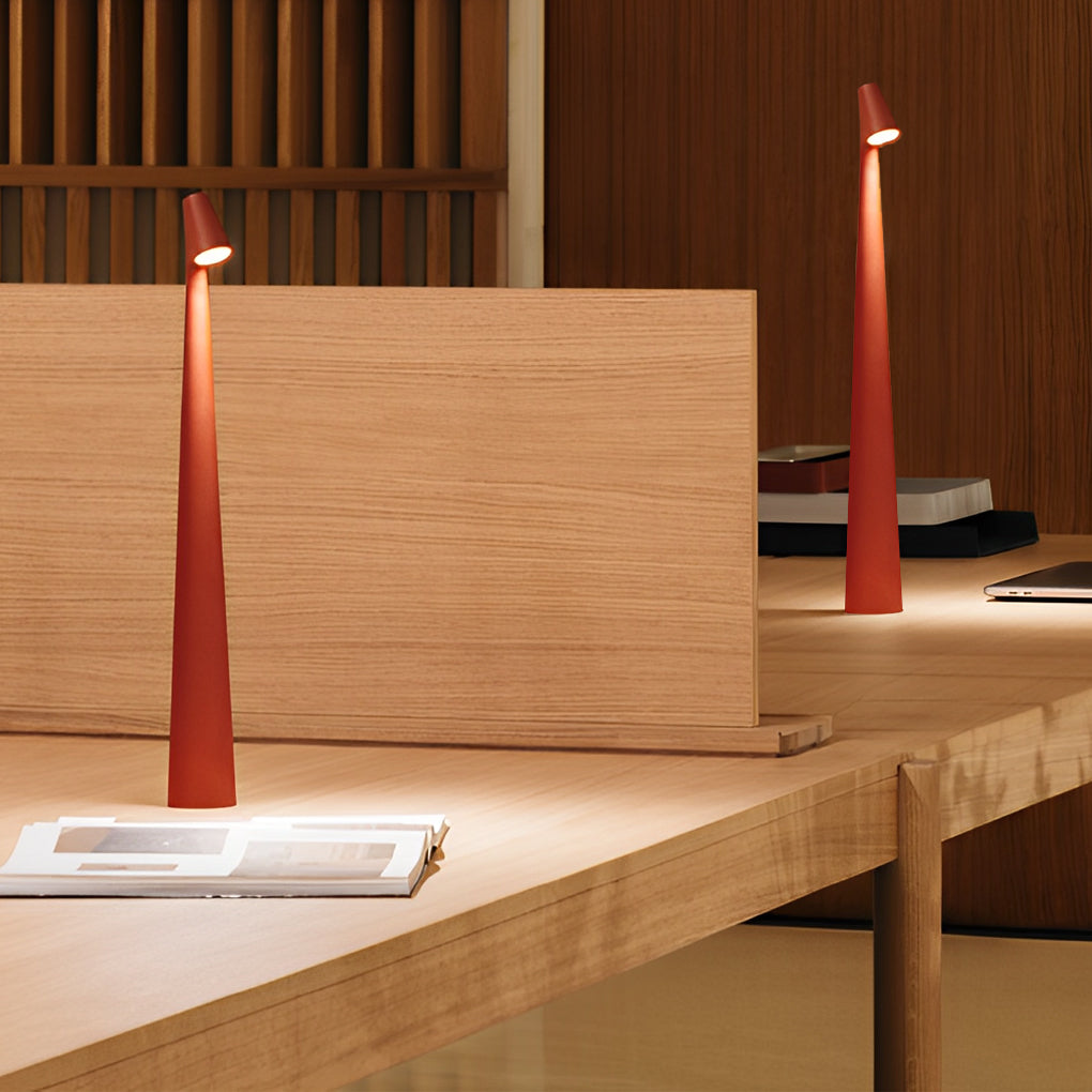 SlimLight - Slanke Conische Tafellamp met Omlaag Gerichte Kop en USB Oplaadbaar Taaklicht | Stijlvolle Verlichting voor Werk- en Woonruimtes