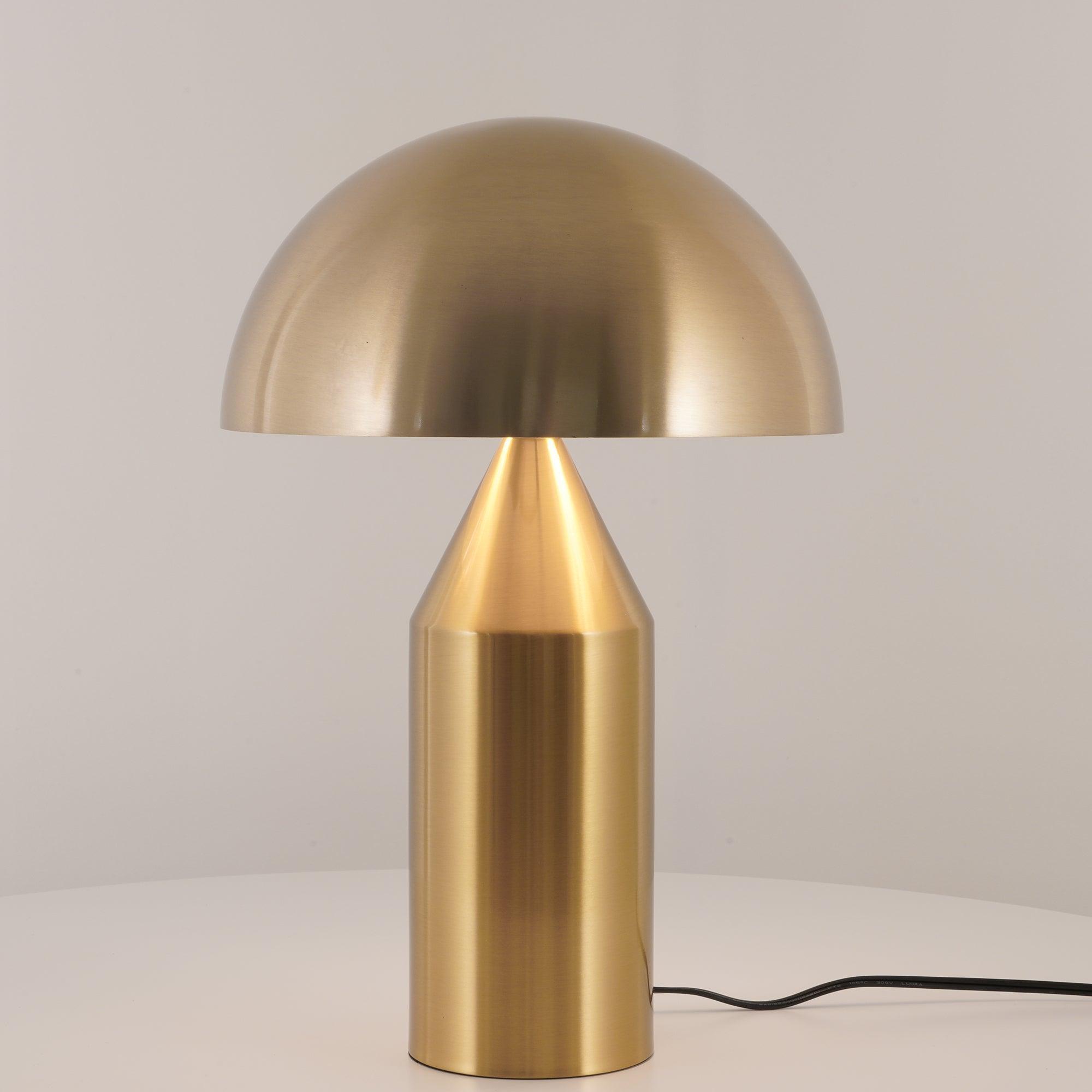 MetalLuxe - Moderne Metalen Tafellamp | Stijlvolle Verlichting voor Woon- en Werkruimtes