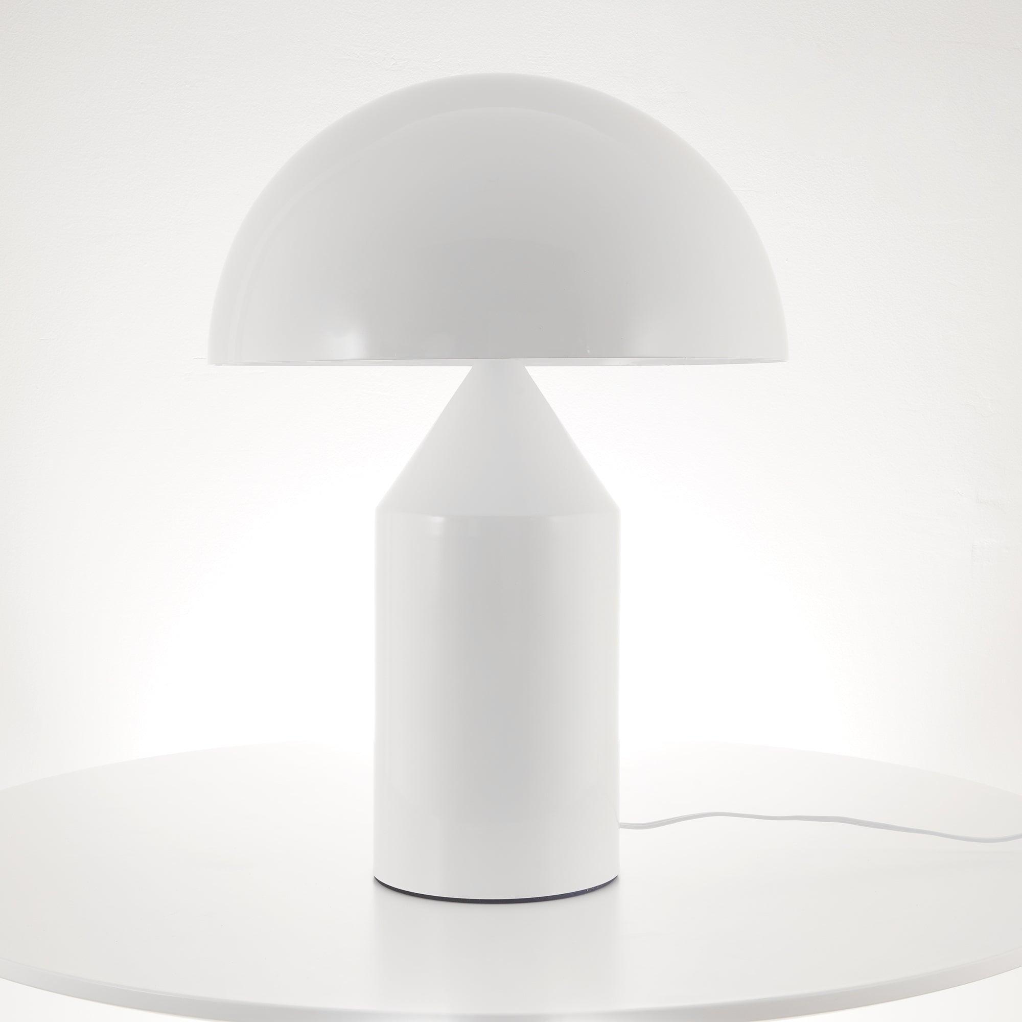 MetalLuxe - Moderne Metalen Tafellamp | Stijlvolle Verlichting voor Woon- en Werkruimtes