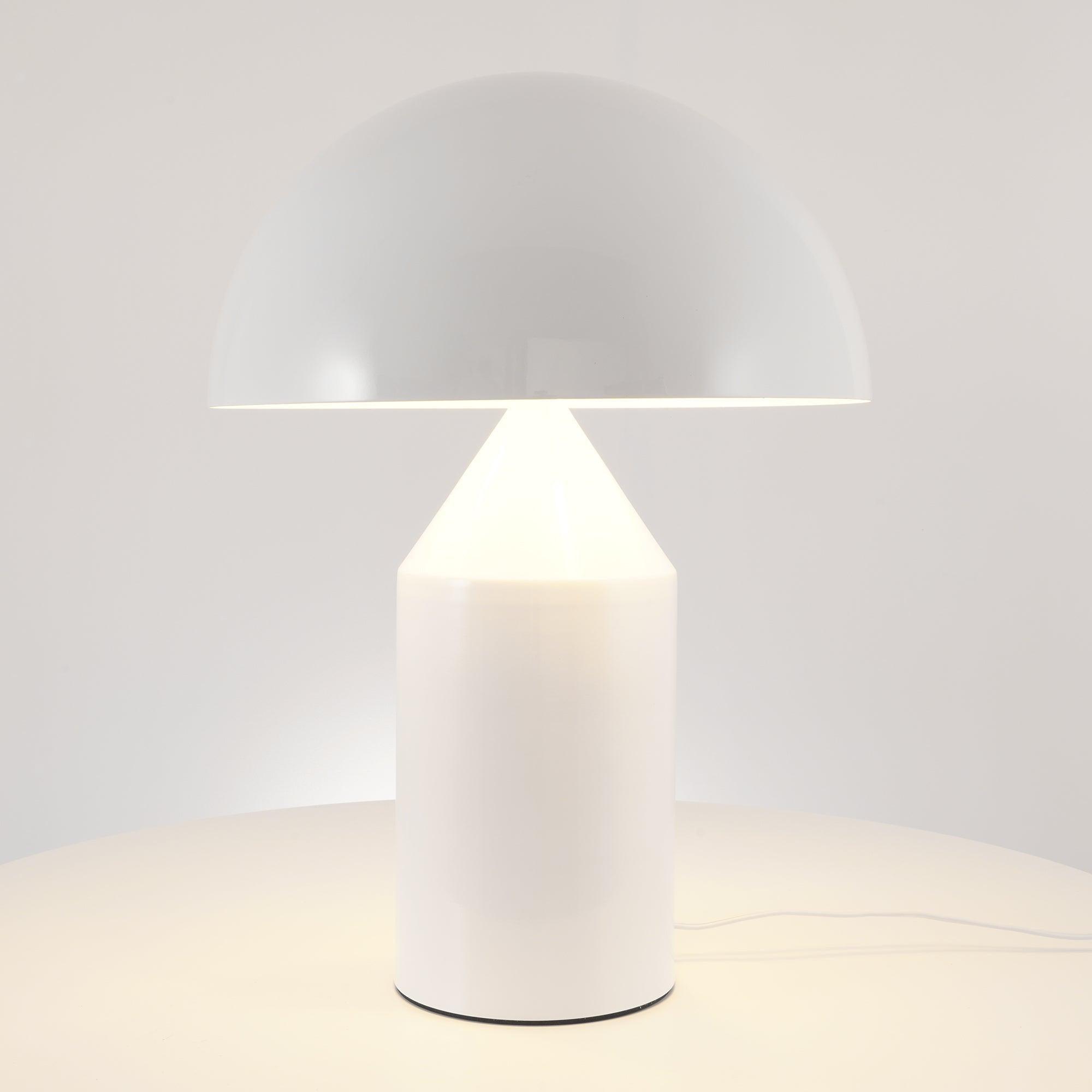 MetalLuxe - Moderne Metalen Tafellamp | Stijlvolle Verlichting voor Woon- en Werkruimtes