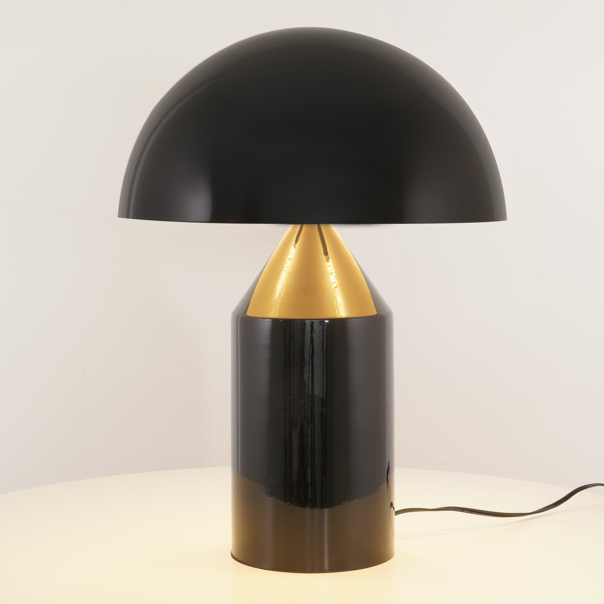 MetalLuxe - Moderne Metalen Tafellamp | Stijlvolle Verlichting voor Woon- en Werkruimtes