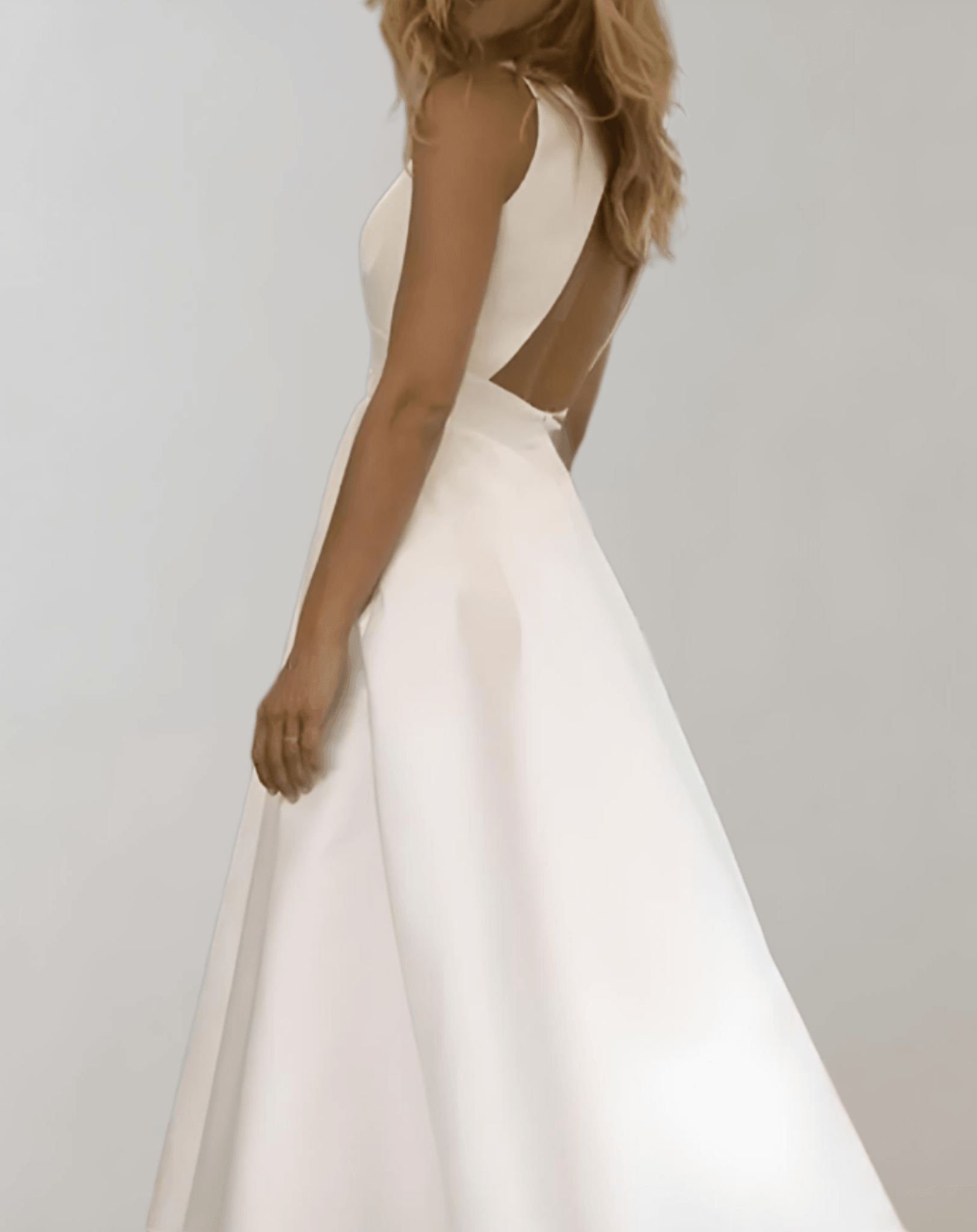 Elegance V-Hals Trouwjurk | Minimalistische Witte Bruidsjurk met Diepe V-Hals en Zakken