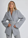 ChicBelt - Stijlvolle Damesblazer met Riem voor een Elegante Look