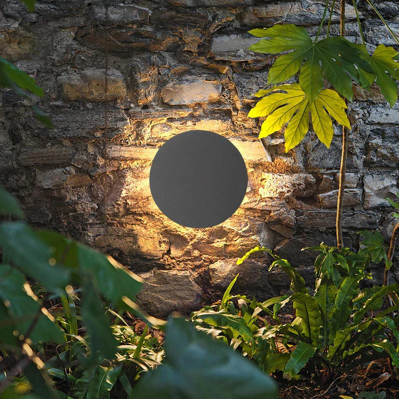 HydroLuxe - Weerbestendige LED Wandlamp voor Duurzame Buitenverlichting