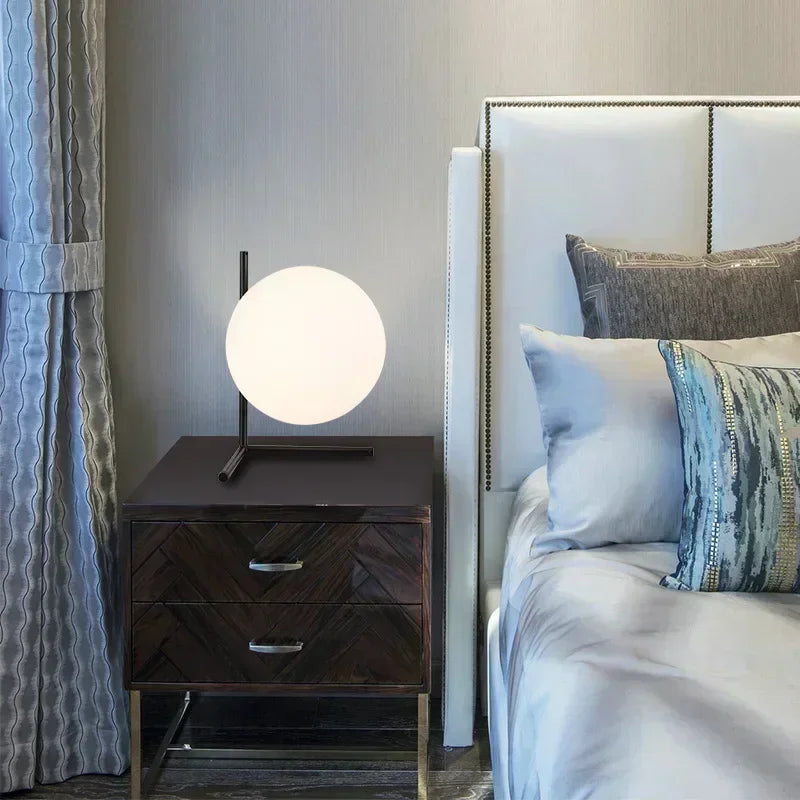 MetroGlow - Eigentijdse Strakke Glazen Tafellamp voor Elegante Verlichting