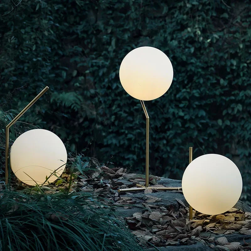 MetroGlow - Eigentijdse Strakke Glazen Tafellamp voor Elegante Verlichting