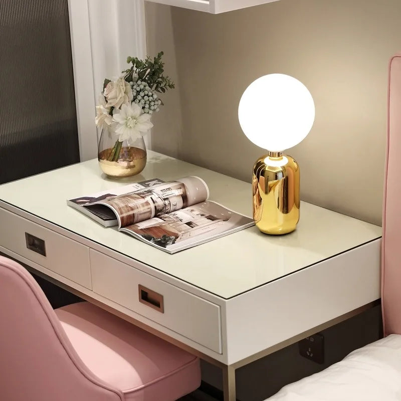 NordicGlow - Moderne Scandinavische Tafellamp met Creatief Design