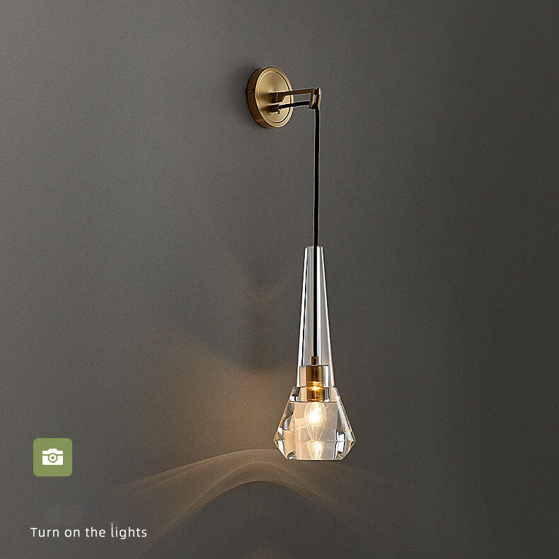 GeoCrystal - Moderne wandlamp van kristalglas met geometrisch ontwerp en één lichtpunt