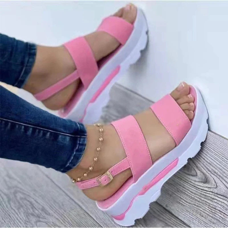 Modieuze Chic Sandalen met Comfortabele Sleehak – Eleganzia Collectie