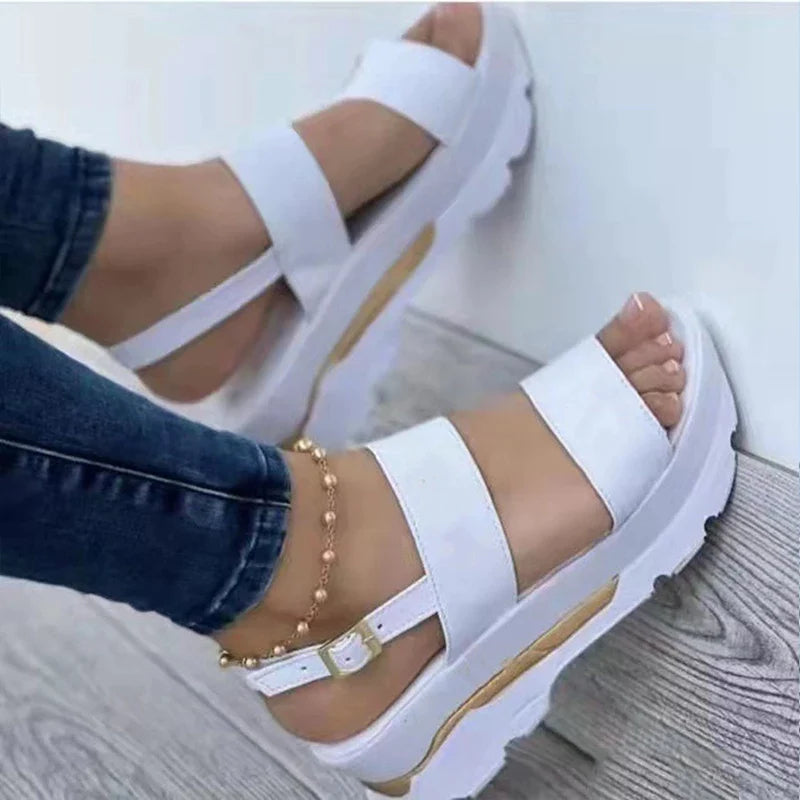 Modieuze Chic Sandalen met Comfortabele Sleehak – Eleganzia Collectie