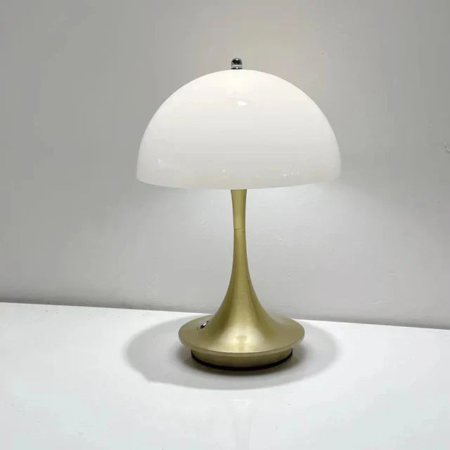 ShadeFlex - Draagbare Metalen Tafellamp | Moderne Verlichting voor Flexibele Gebruik