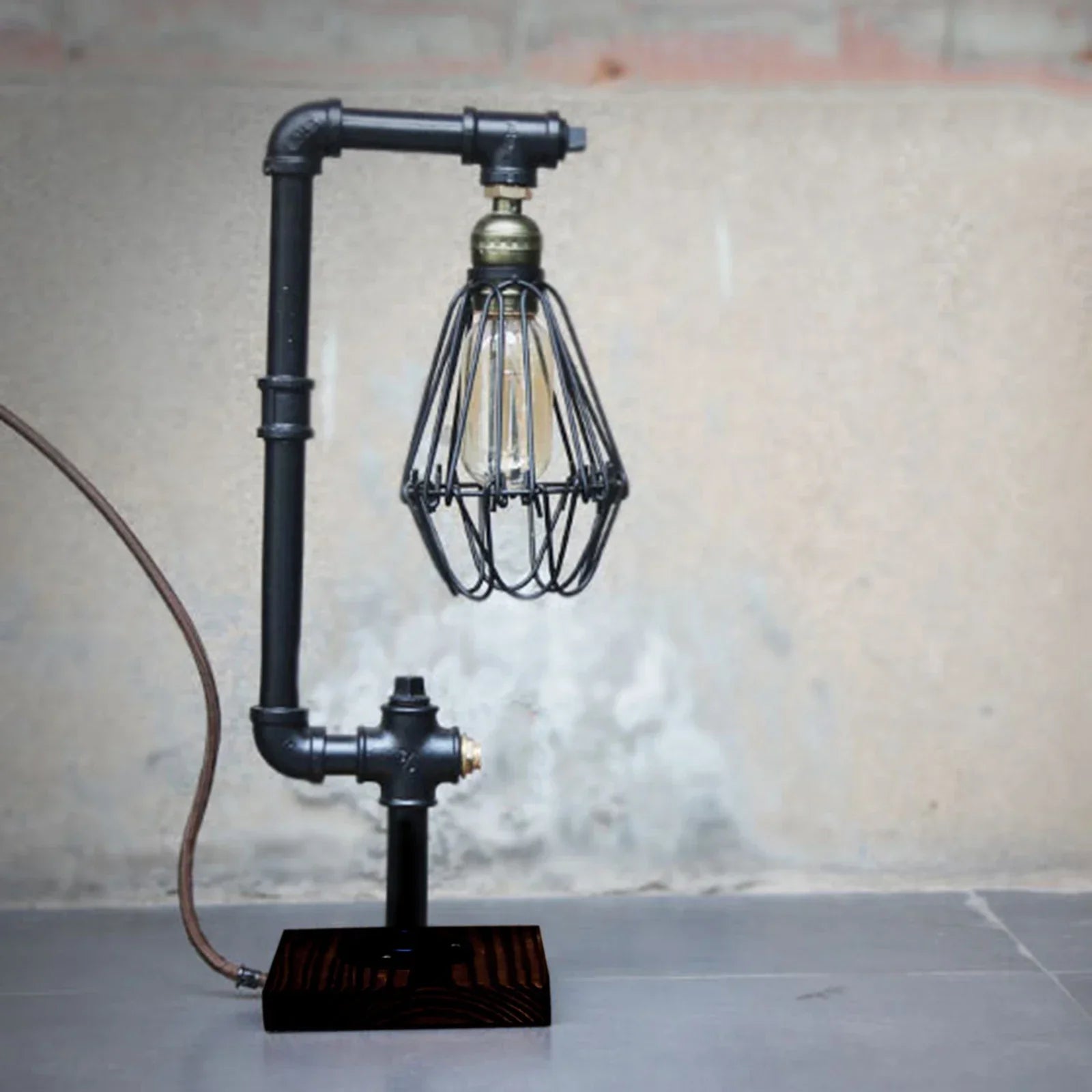 RetroLuxe - Klassieke Industriële Tafellamp voor Tijdloze Stijl en Sfeer