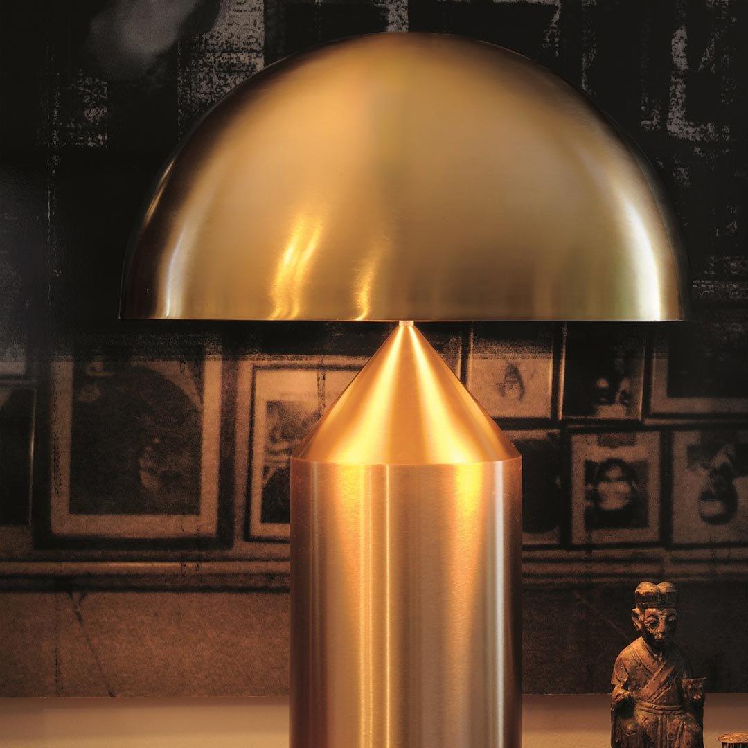 MetalLuxe - Moderne Metalen Tafellamp | Stijlvolle Verlichting voor Woon- en Werkruimtes