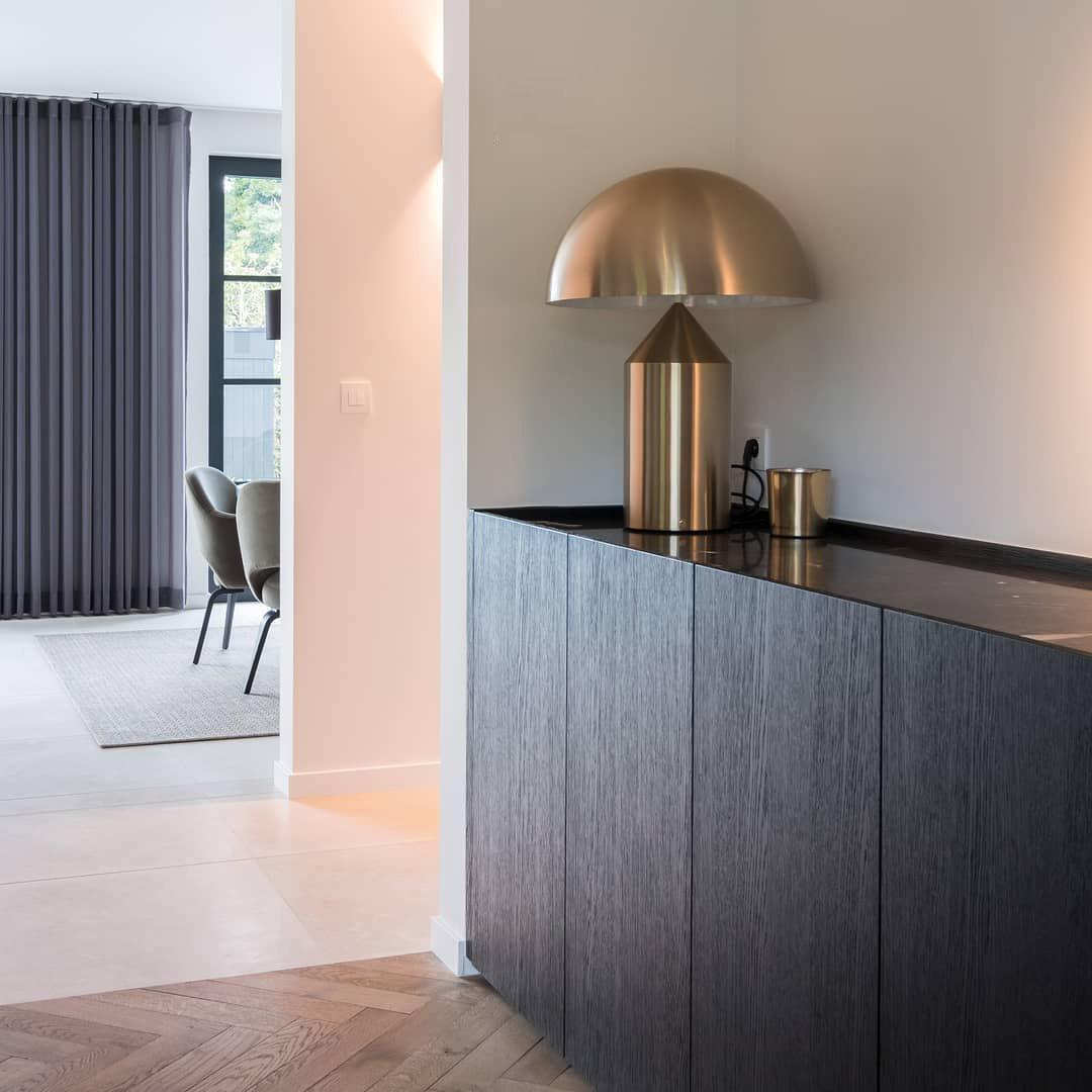 MetalLuxe - Moderne Metalen Tafellamp | Stijlvolle Verlichting voor Woon- en Werkruimtes