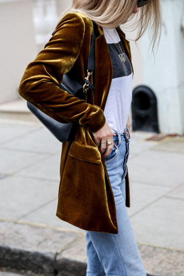 Elvira – Opvallende Fluwelen Blazer in Streetstyle