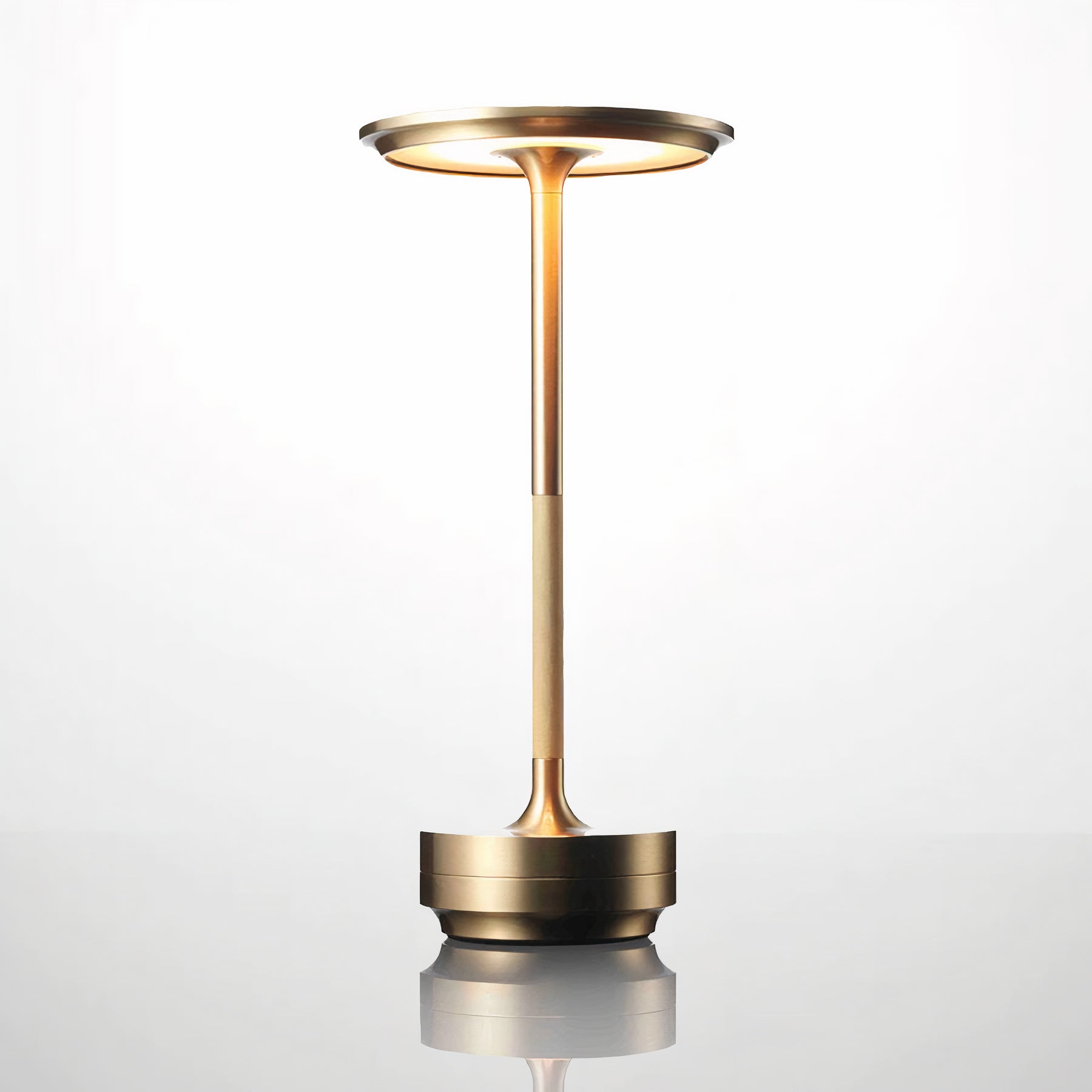 ArtLumen - Elegante Tafellamp van Thomas | Stijlvolle Verlichting voor Elk Interieur