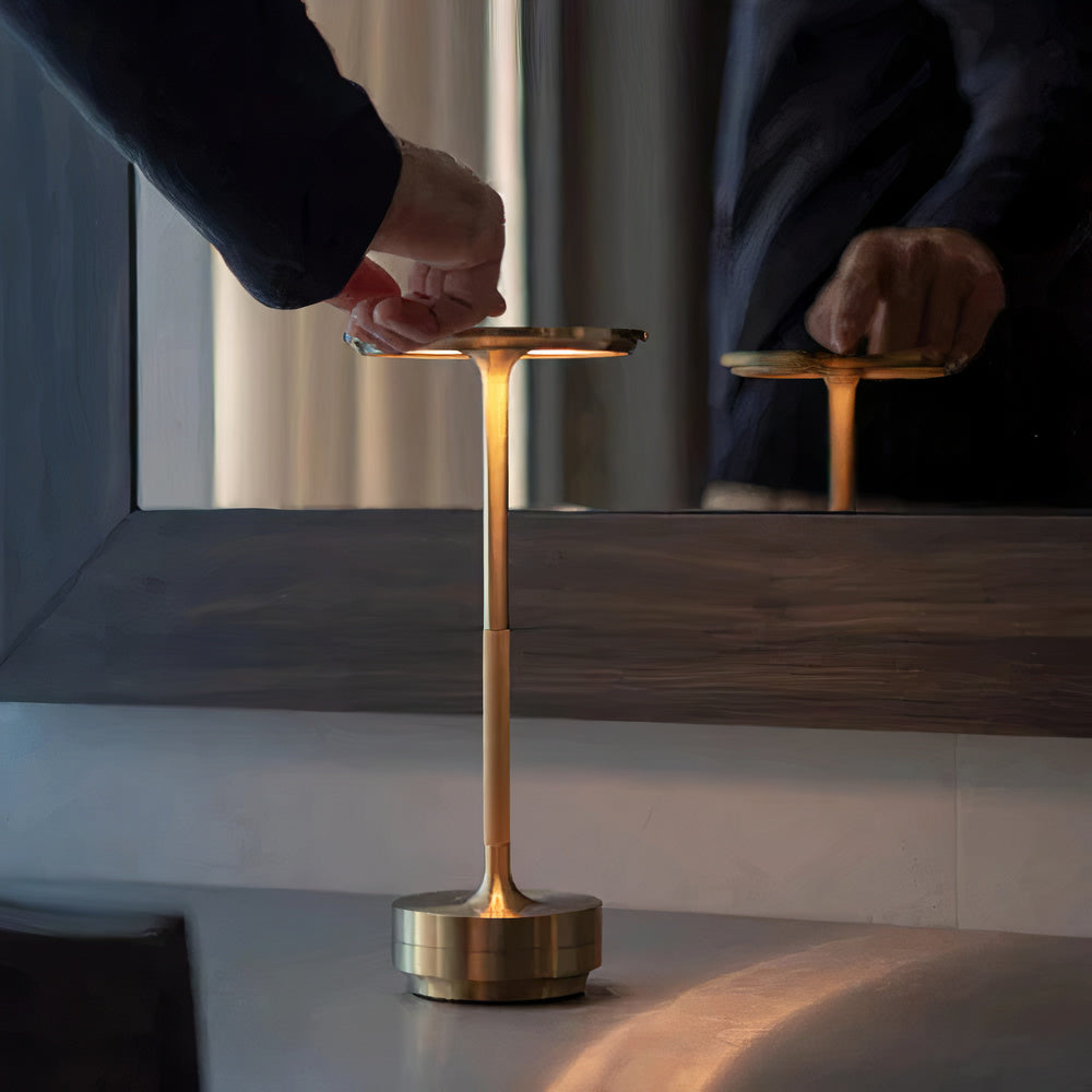 ArtLumen - Elegante Tafellamp van Thomas | Stijlvolle Verlichting voor Elk Interieur
