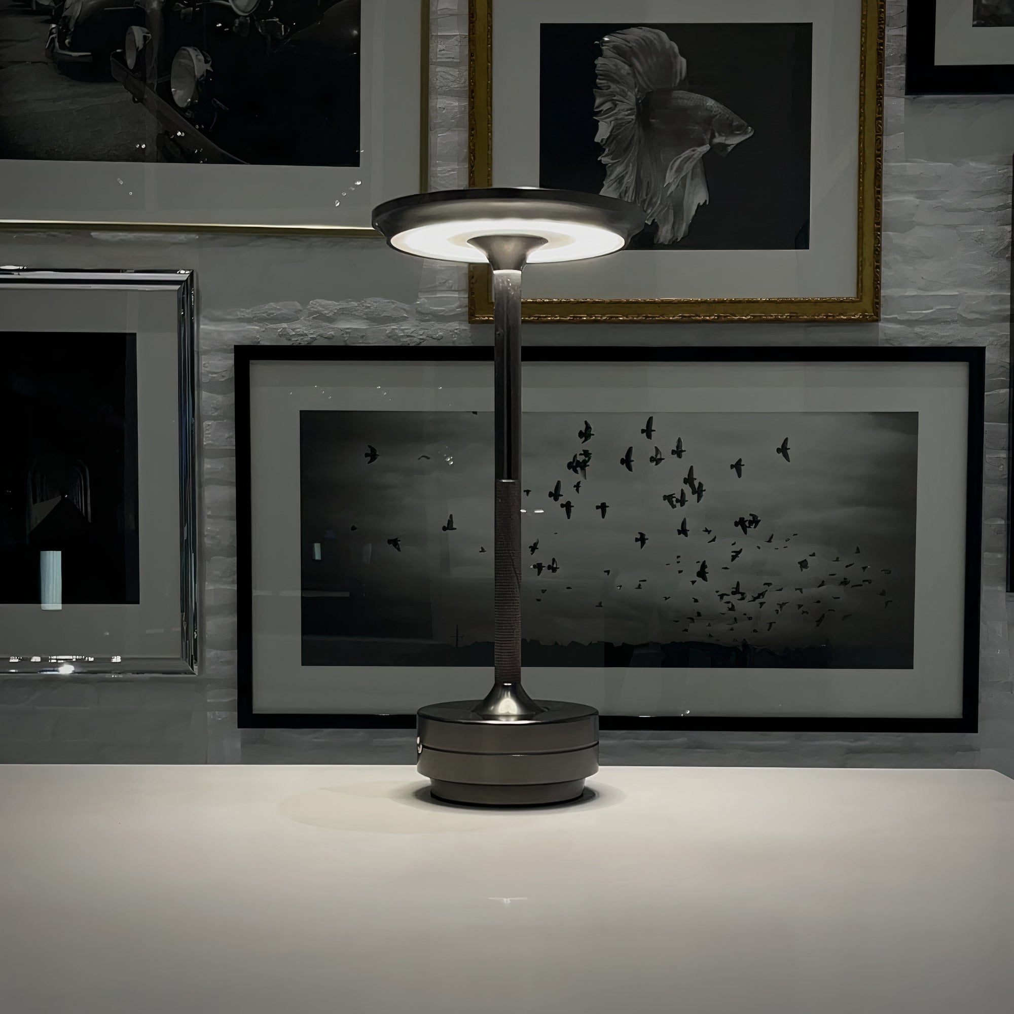 ArtLumen - Elegante Tafellamp van Thomas | Stijlvolle Verlichting voor Elk Interieur