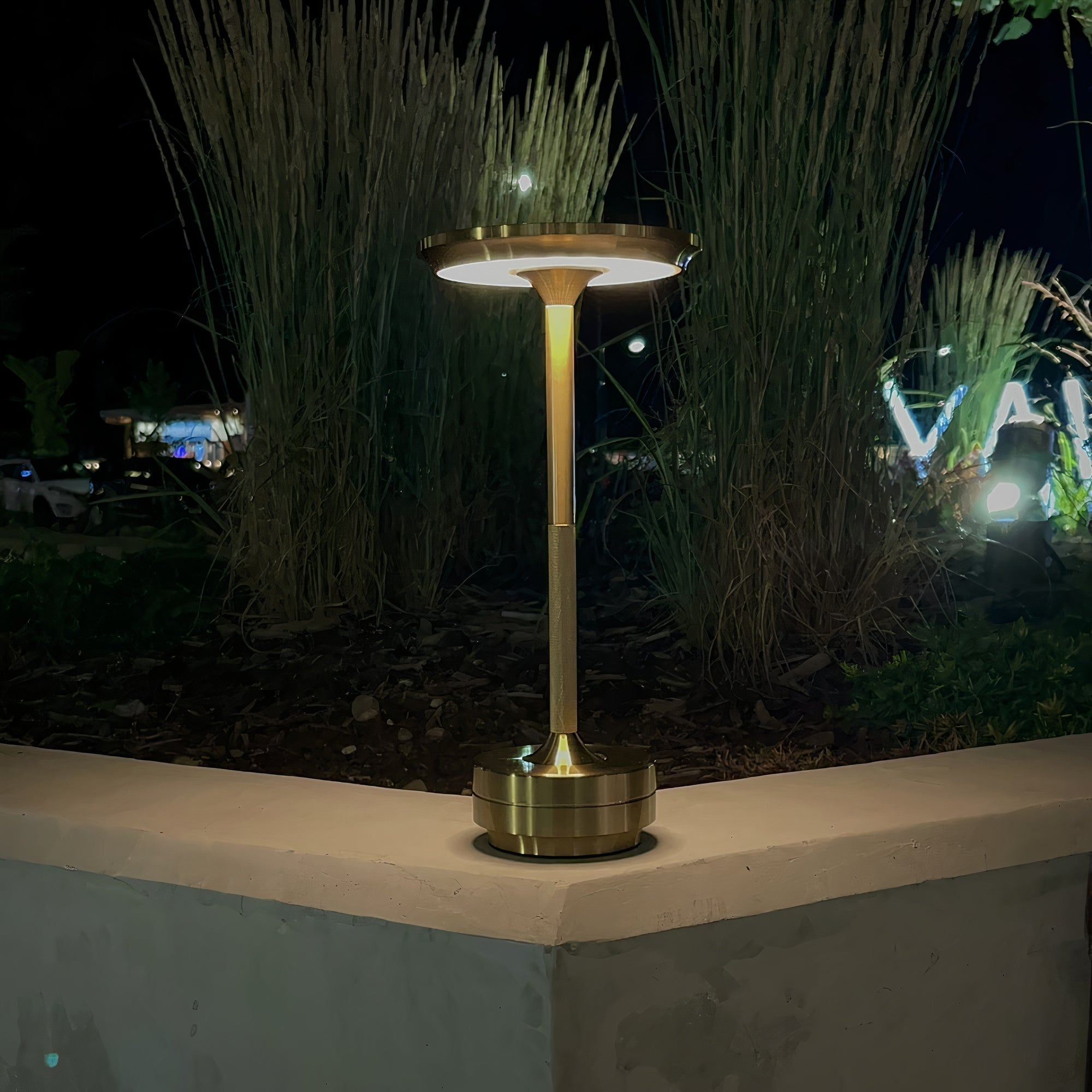 ArtLumen - Elegante Tafellamp van Thomas | Stijlvolle Verlichting voor Elk Interieur