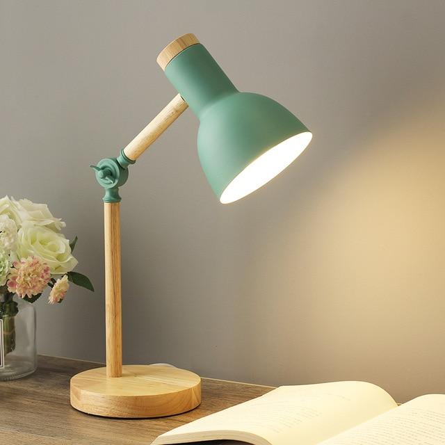 ScandiLicht - Scandinavische Houten Bureau Lamp | Stijlvolle Verlichting voor Werk- en Woonruimtes