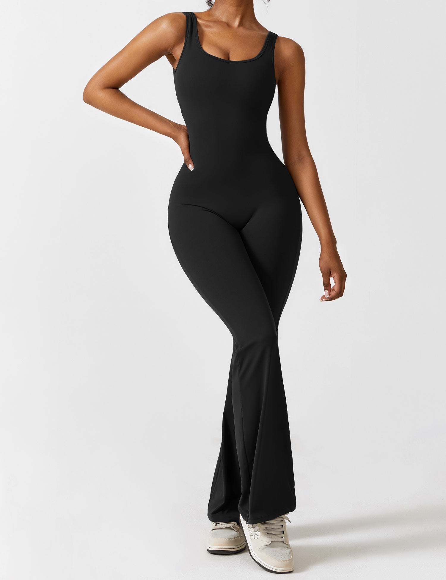 V-Hals Jumpsuit met Uitlopende Pijpen | Elegant en Flatterend Ontwerp