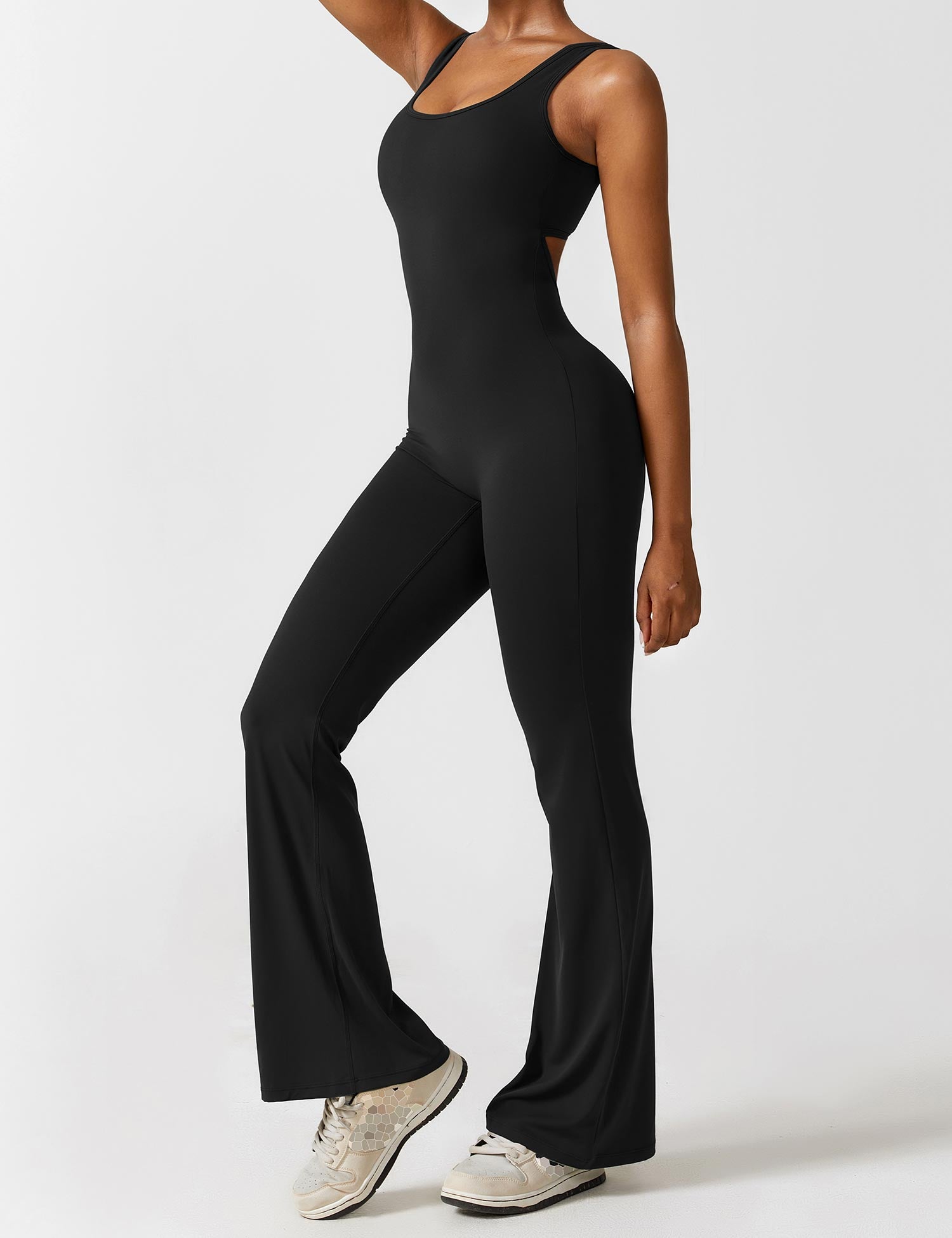 V-Hals Jumpsuit met Uitlopende Pijpen | Elegant en Flatterend Ontwerp