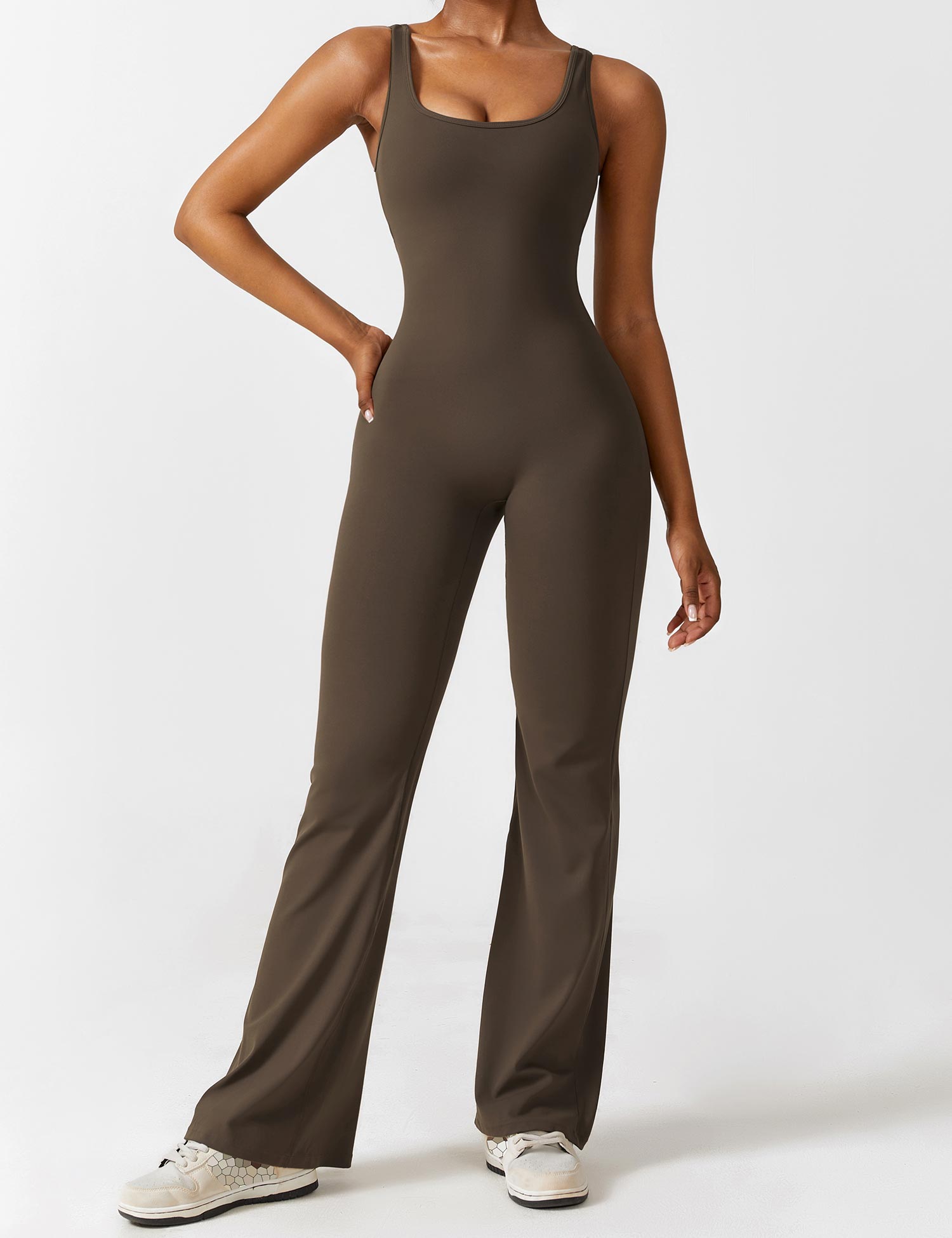 V-Hals Jumpsuit met Uitlopende Pijpen | Elegant en Flatterend Ontwerp