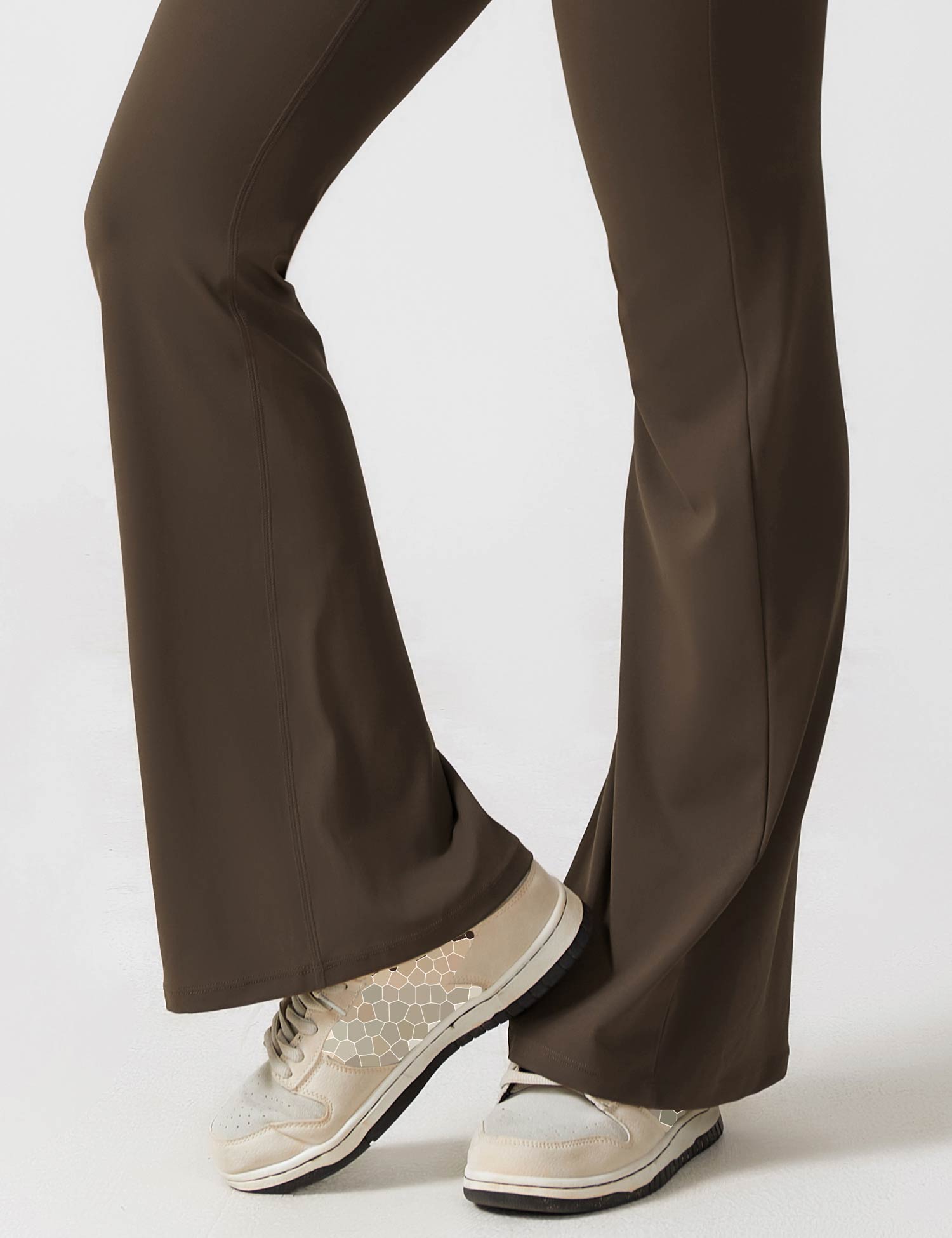 V-Hals Jumpsuit met Uitlopende Pijpen | Elegant en Flatterend Ontwerp