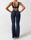 V-Hals Jumpsuit met Uitlopende Pijpen | Elegant en Flatterend Ontwerp