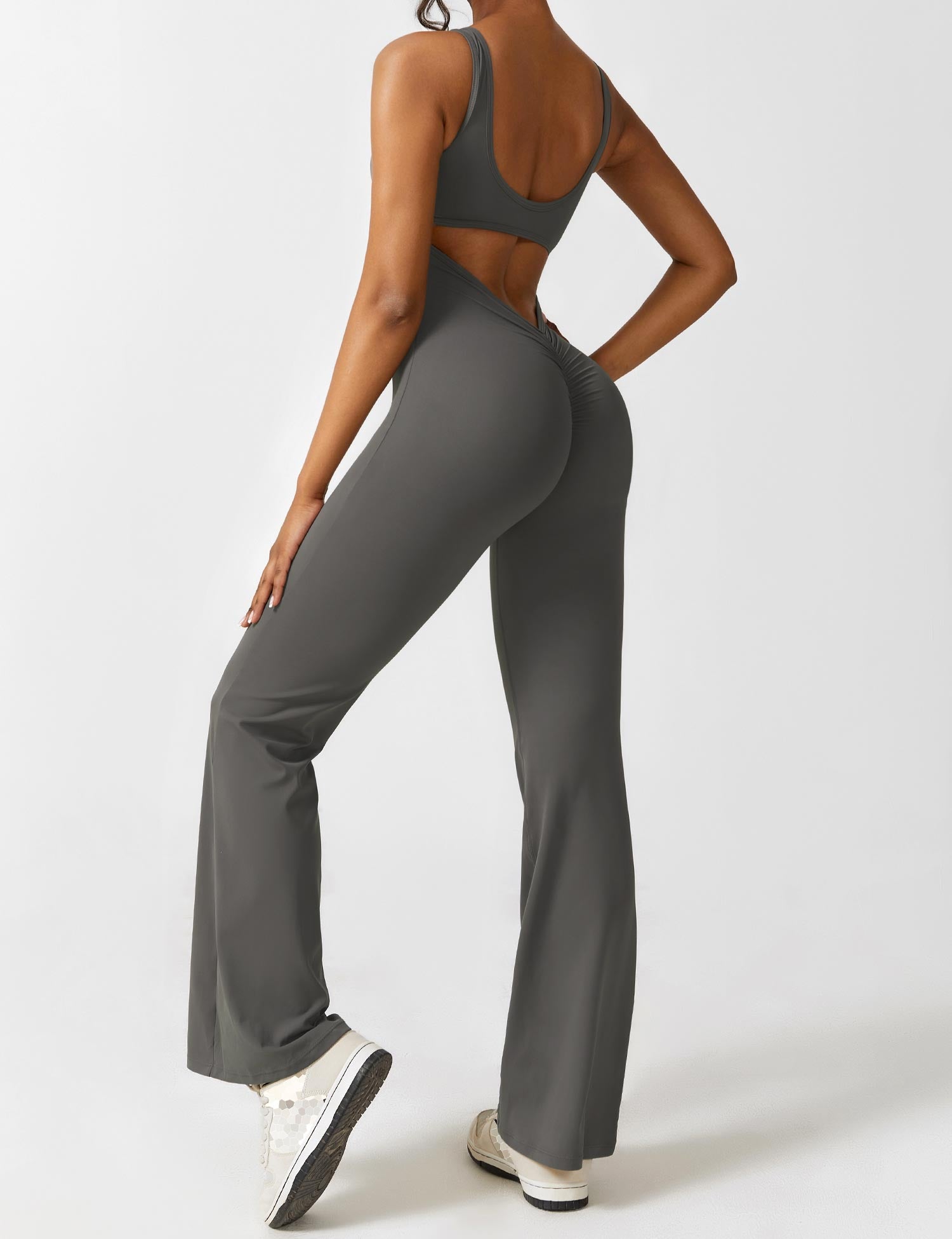 V-Hals Jumpsuit met Uitlopende Pijpen | Elegant en Flatterend Ontwerp