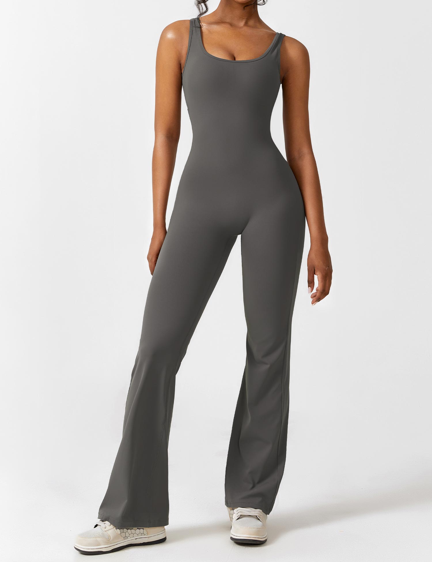 V-Hals Jumpsuit met Uitlopende Pijpen | Elegant en Flatterend Ontwerp
